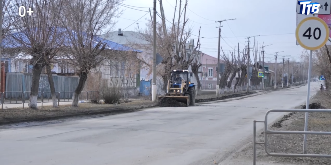 В Троицке проводят уборку на улично-дорожной сети